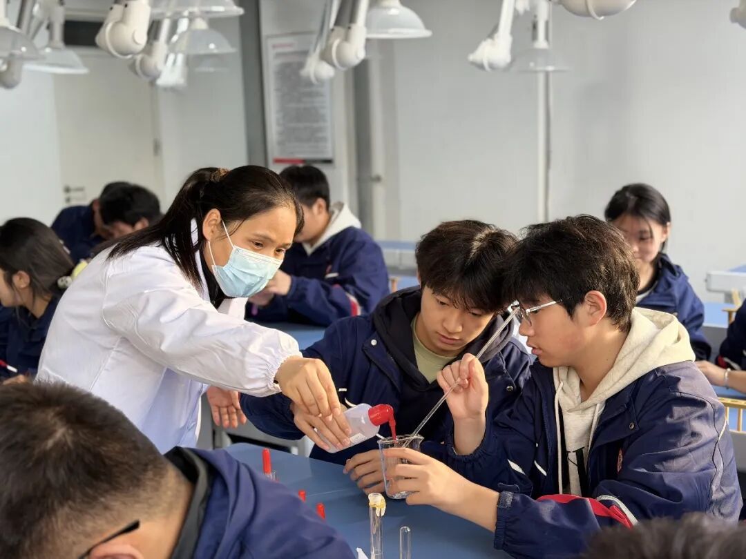 砺思求真，深耕课堂，探寻西安博雅艺术职业高中物化生理科育人机理
