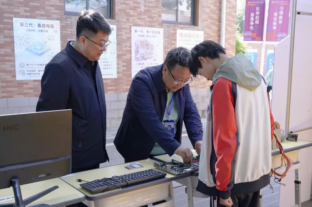西安新高教职业高中第三届校园文化艺术节暨春季田径运动会开幕仪式！