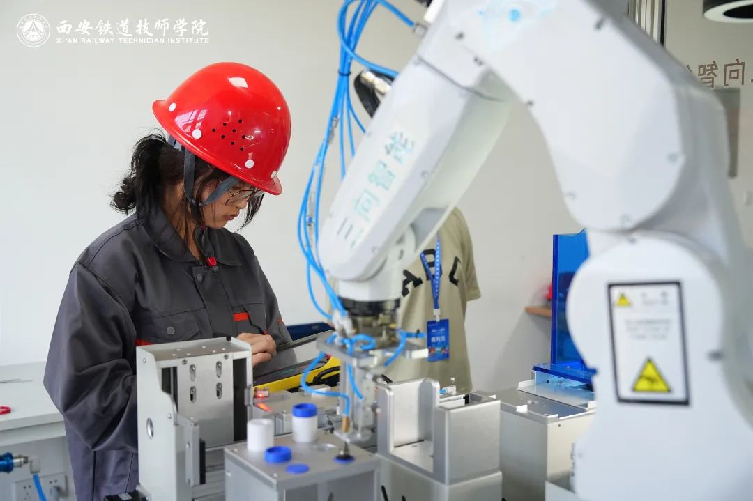 告别纸上谈兵！西安铁道技师学院实训室解锁你的职业通行密码