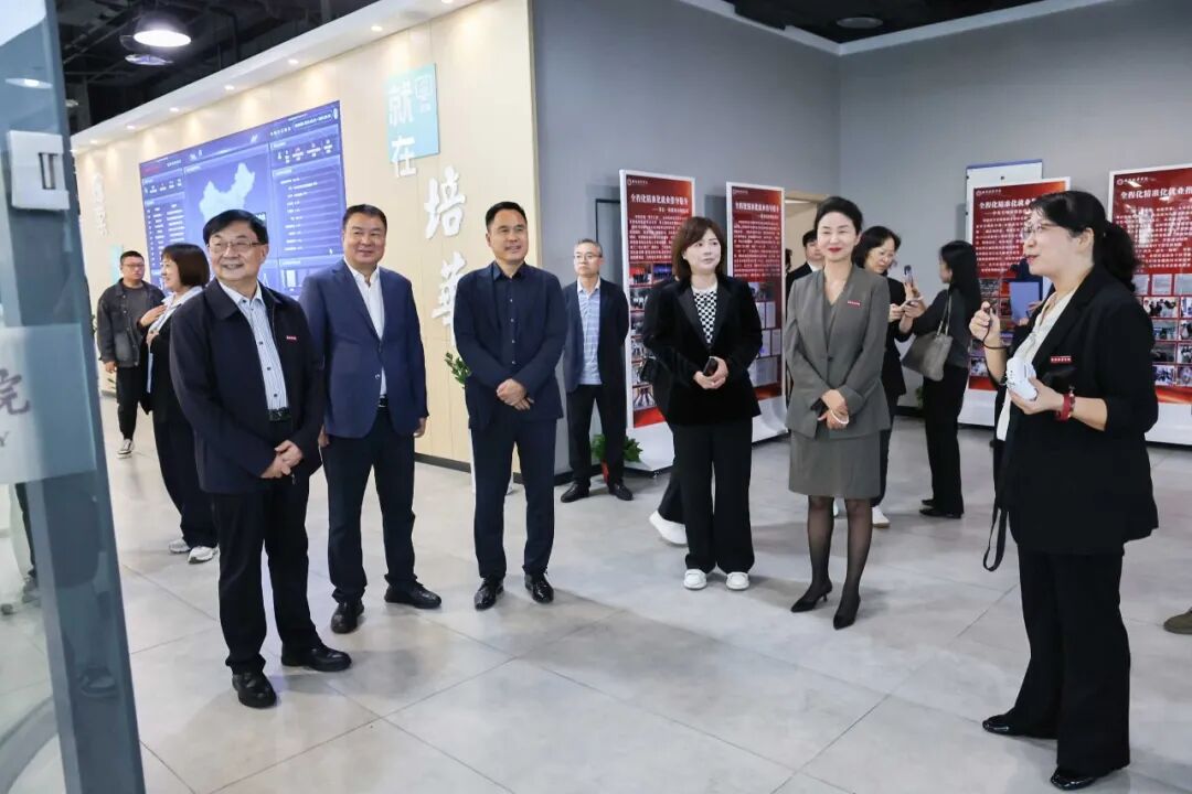 西安培华学院2025年秋季招聘会隆重举行