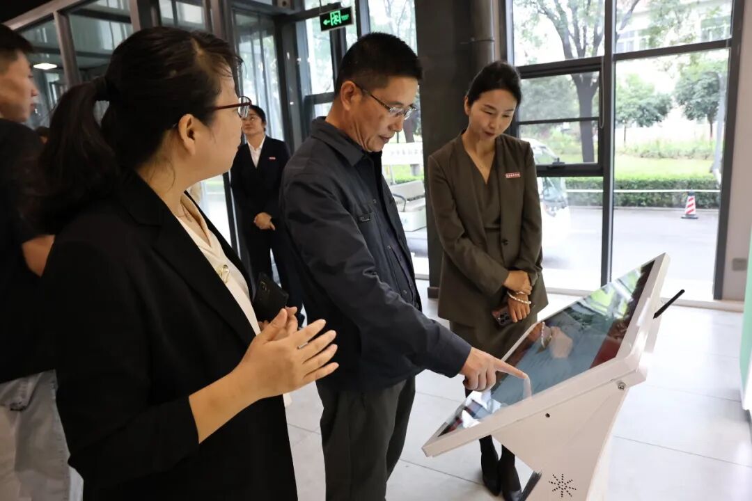 西安培华学院2025年秋季招聘会隆重举行