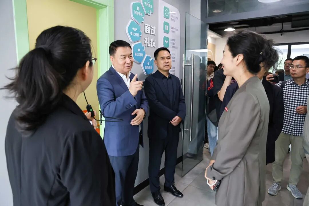 西安培华学院2025年秋季招聘会隆重举行