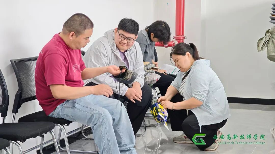 西安高新技师学院2026级新生顺利报到