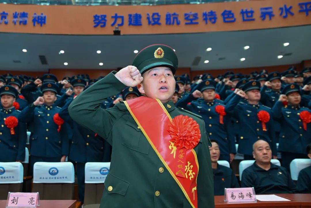 西安航空职业技术学院2025届定向培养军士欢送大会顺利举行！