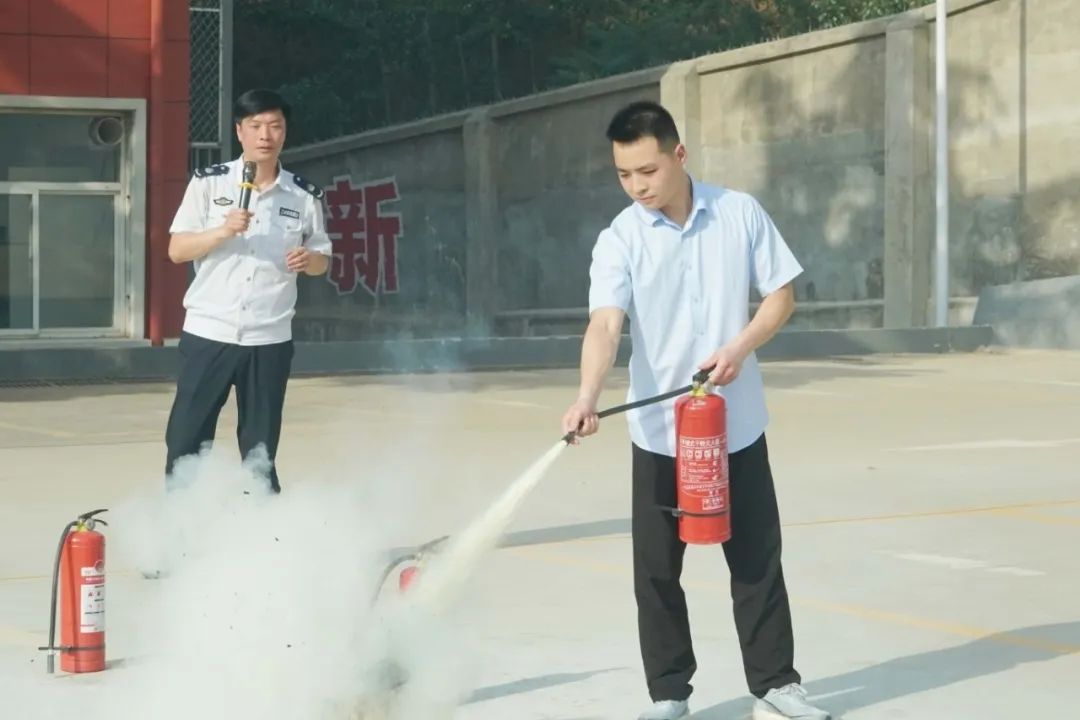 西安育华职业高中2025年防震消防安全演练：筑牢生命防线，守护你我安全