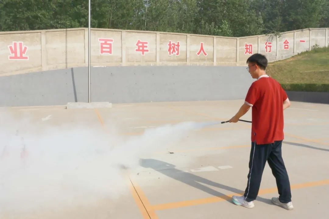 西安育华职业高中2025年防震消防安全演练：筑牢生命防线，守护你我安全