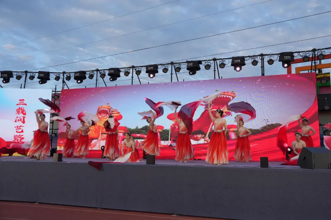 震撼！温暖！感动！青春！西安博雅艺术职业高中职教活动周展演暨2025届毕业晚会