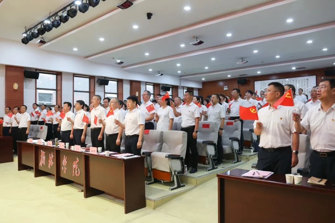 获批“全省党建工作示范高校”培育创建单位，领导班子连续四年在省属高校考核中获评“优秀”，党建品牌更加显著