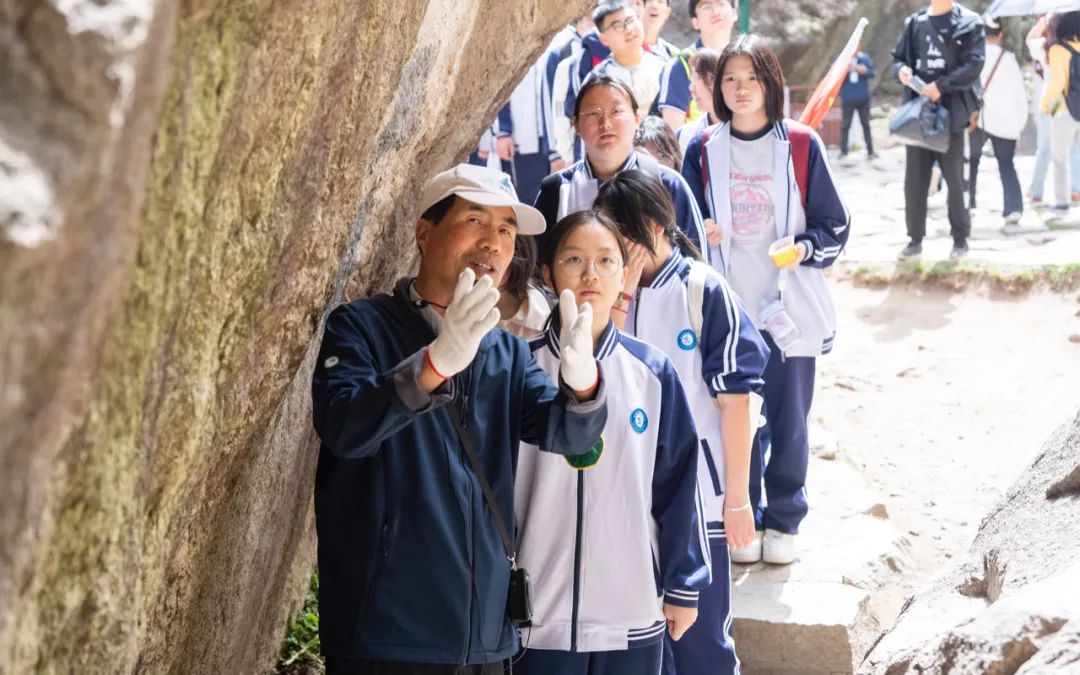 “探秘秦岭地质，守护绿色家园”西安现代综合职业高中研学活动