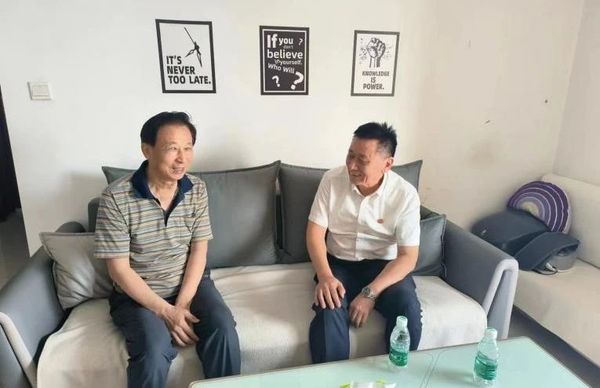 陕西旅游烹饪职业学院党委、工会开展离退休教职工端午节慰问活动4.jpg