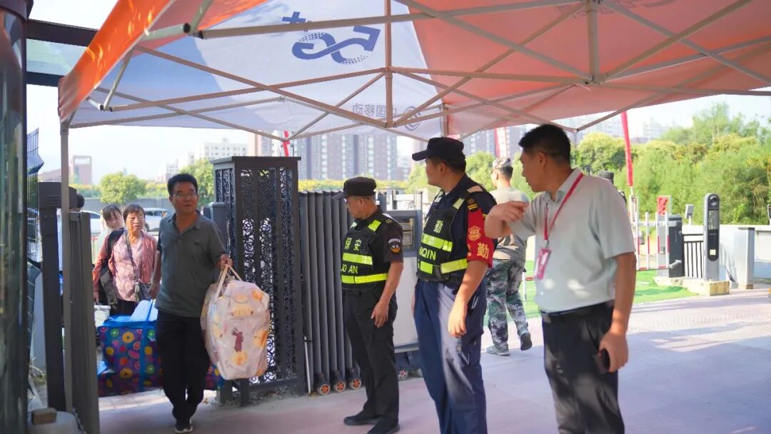 “新”光熠熠｜多图直击西安城市建设职业学院2026级新生报到现场！