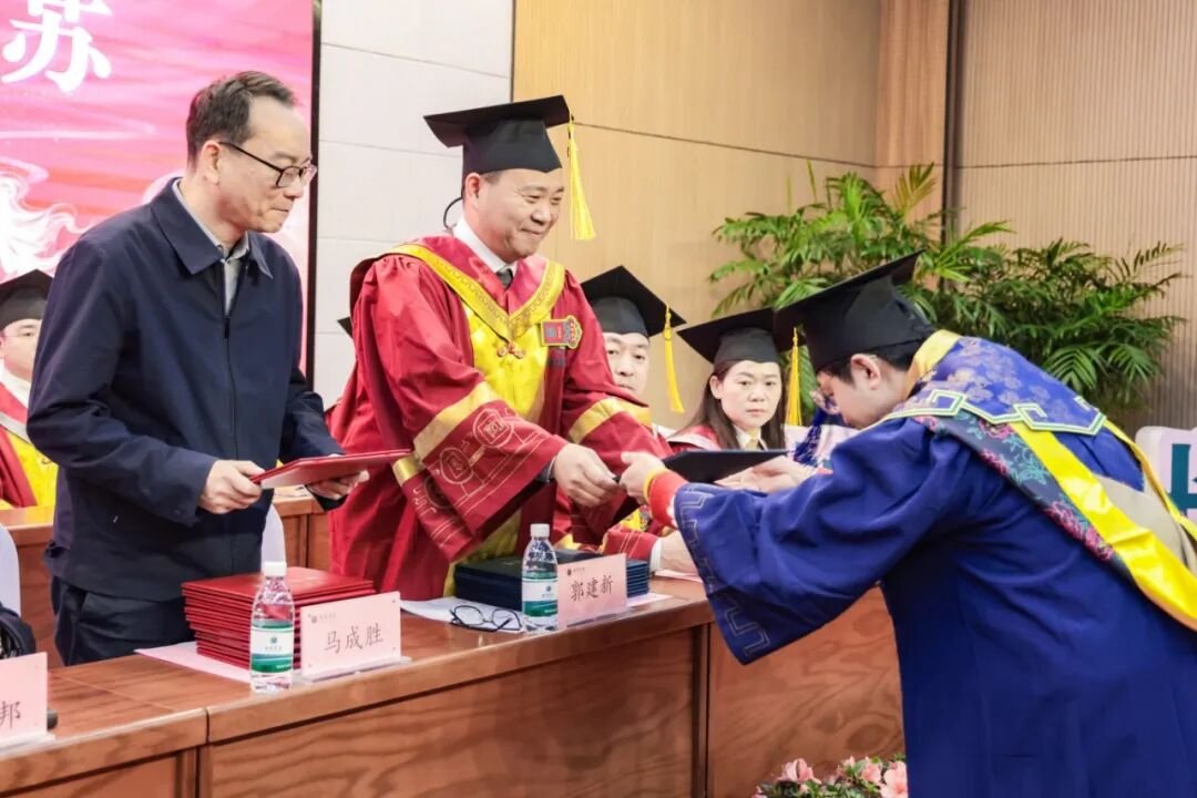 逐梦启航！西京学院2026届硕士研究生毕业典礼举行