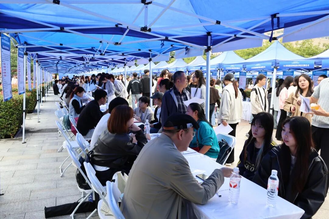 西安培华学院2025年秋季招聘会隆重举行