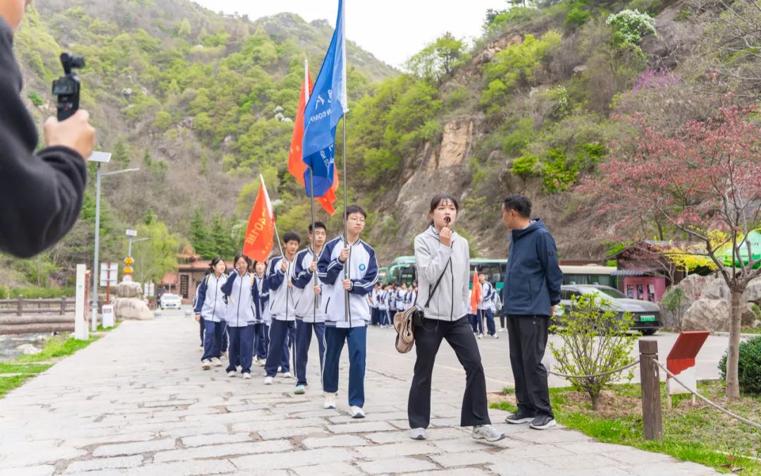 “探秘秦岭地质，守护绿色家园”西安现代综合职业高中研学活动