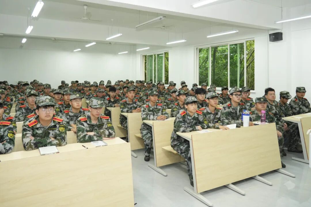 直击西安汽车职业大学2026级新生军训现场（白鹿原校区）