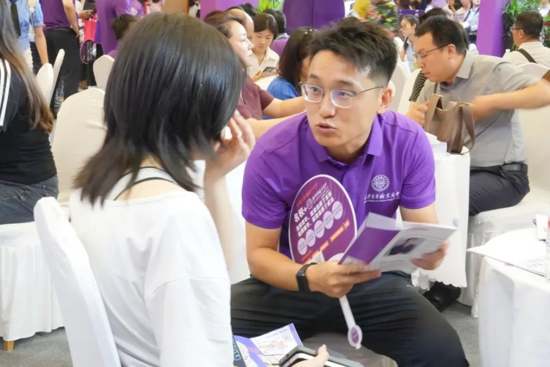 火速围观 | 西安育华职业高中中招会首日火爆现场正在进行时