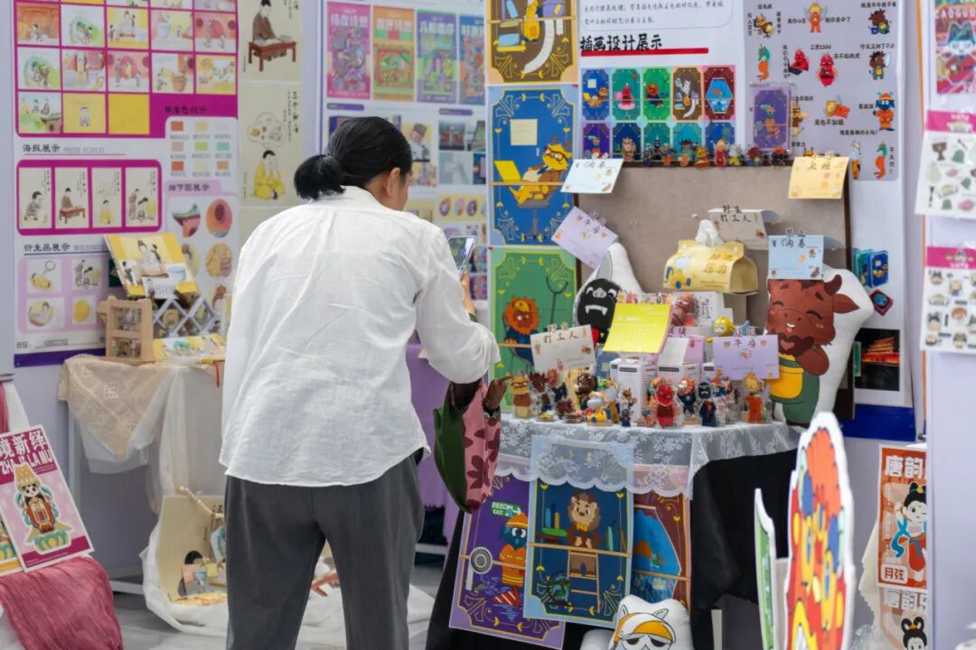 西安明德理工学院艺术与设计学院2026届优秀毕业设计作品展盛大开幕！