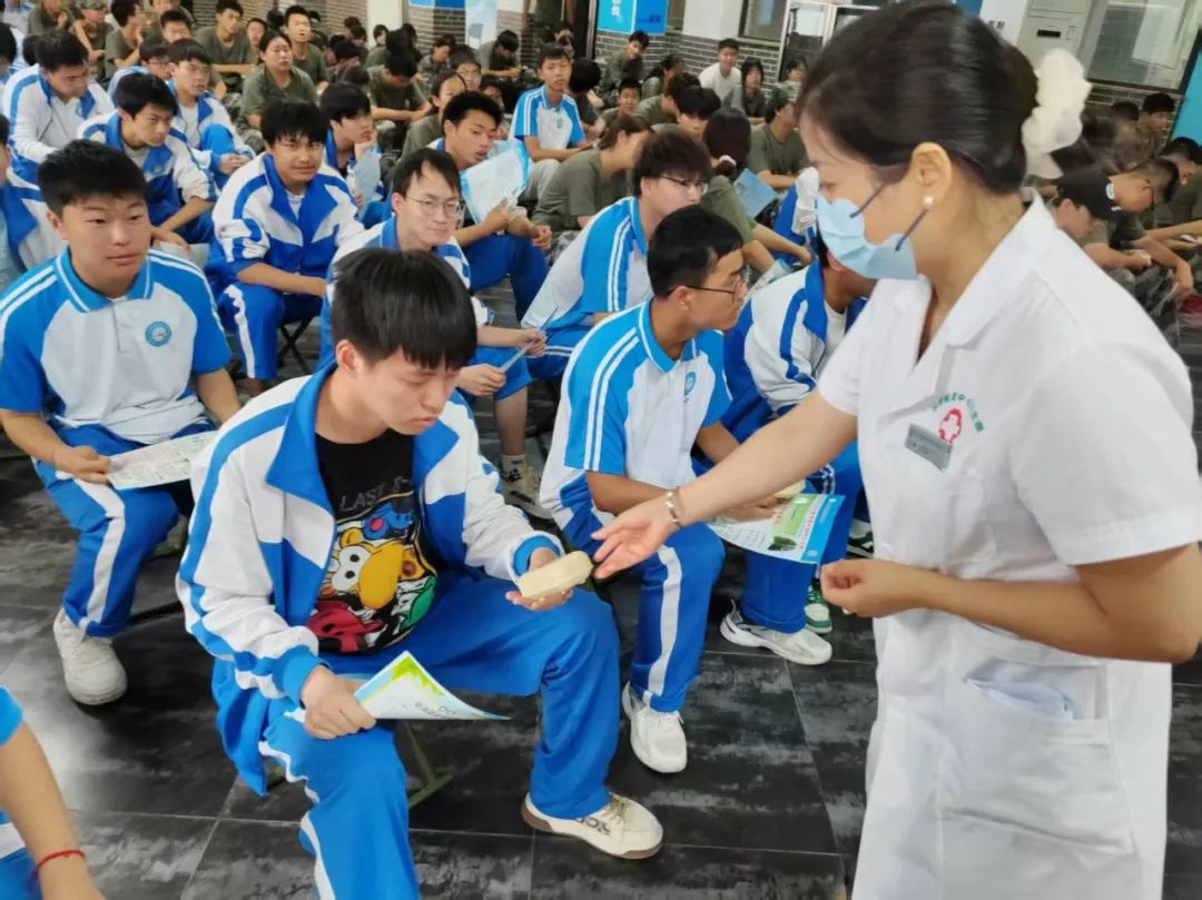 医校携手共筑健康防线 专业科普护航职业未来-陕西精工数码技术学校