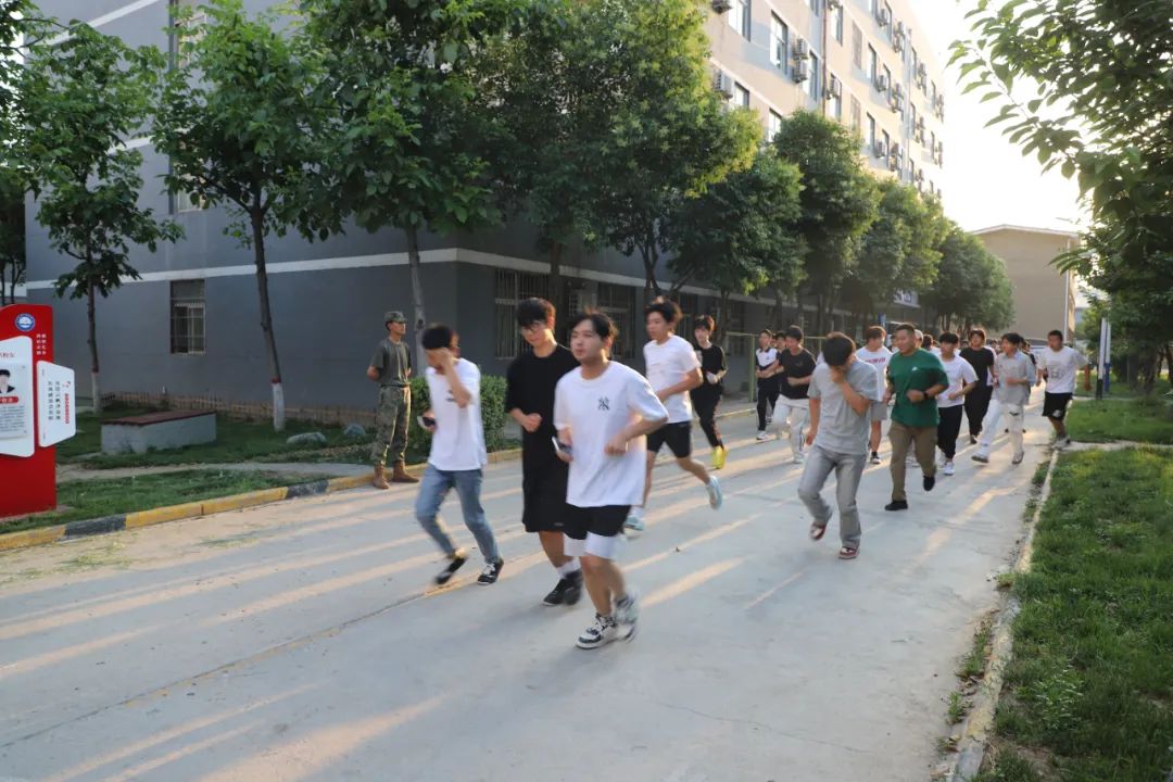 西安轨道交通技师学院成功开展2025年防火防汛防震综合演练