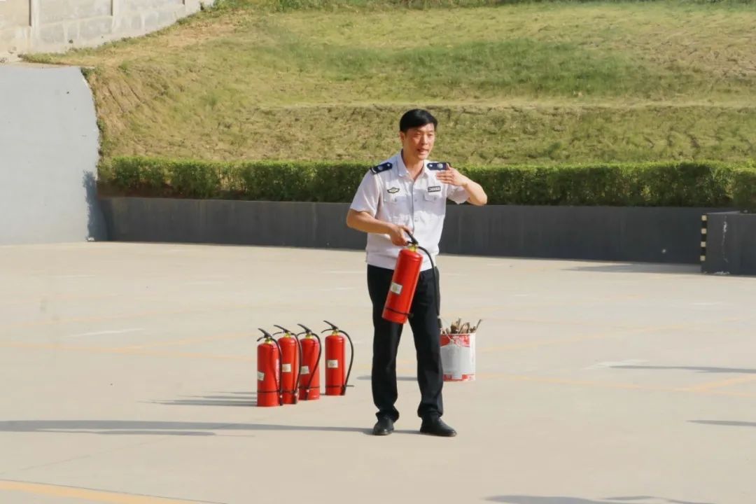 西安育华职业高中2025年防震消防安全演练：筑牢生命防线，守护你我安全