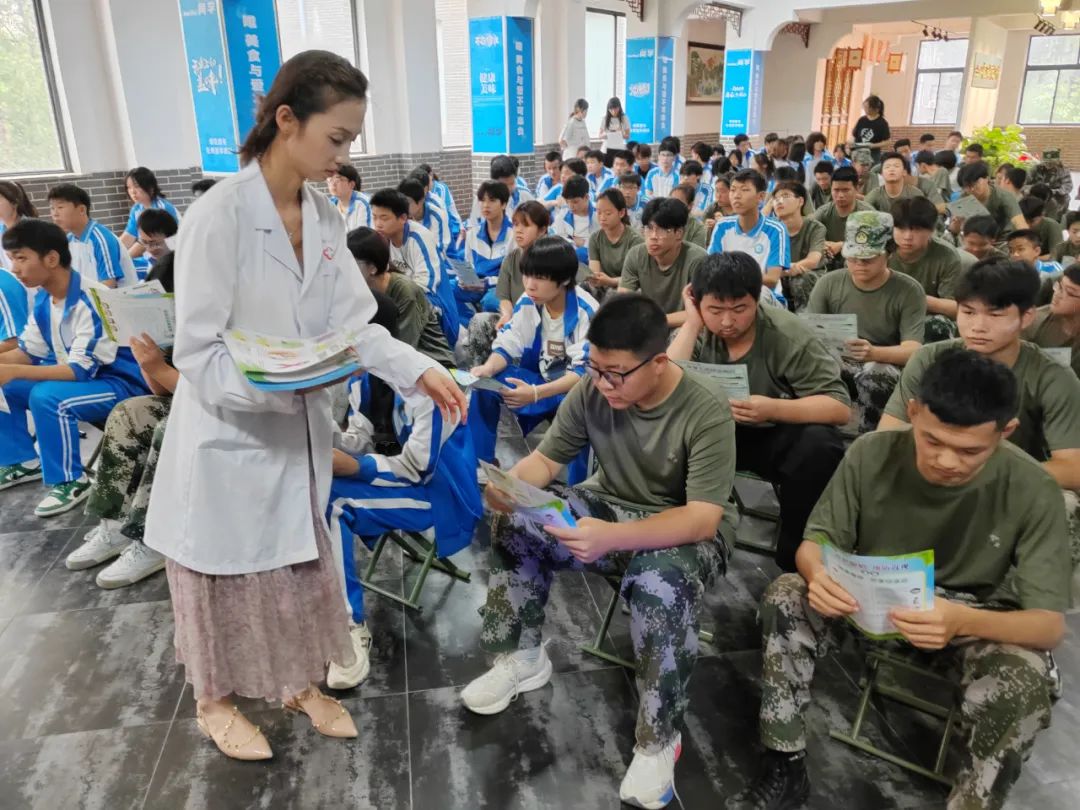 医校携手共筑健康防线 专业科普护航职业未来-陕西精工数码技术学校