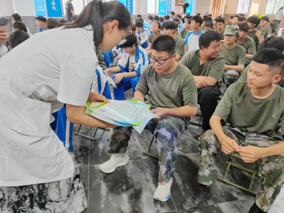 医校携手共筑健康防线 专业科普护航职业未来-陕西精工数码技术学校