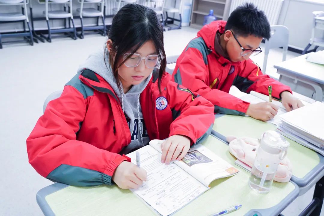 西安新高教职业高中践行“精业善教、立己达人”的育人精神！