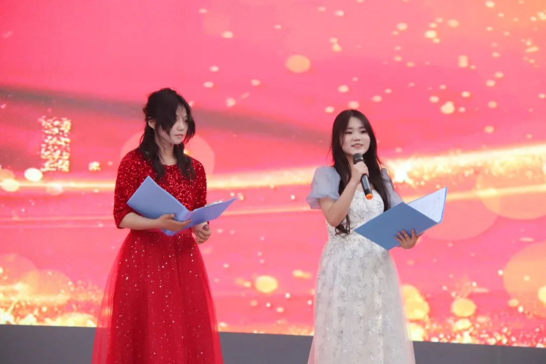 西安东方职业高级中学红五月歌唱比赛圆满落幕