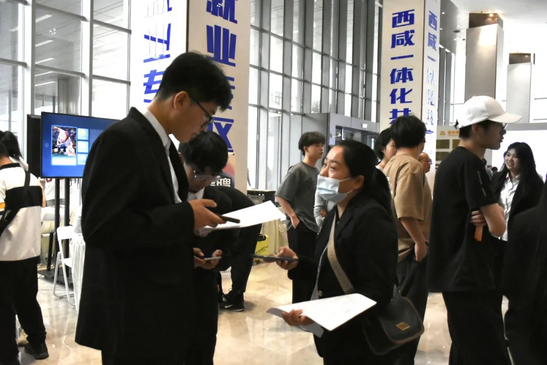西安轨道交通技师学院学子奔赴“千校万岗”招聘会，探寻未来新方向！