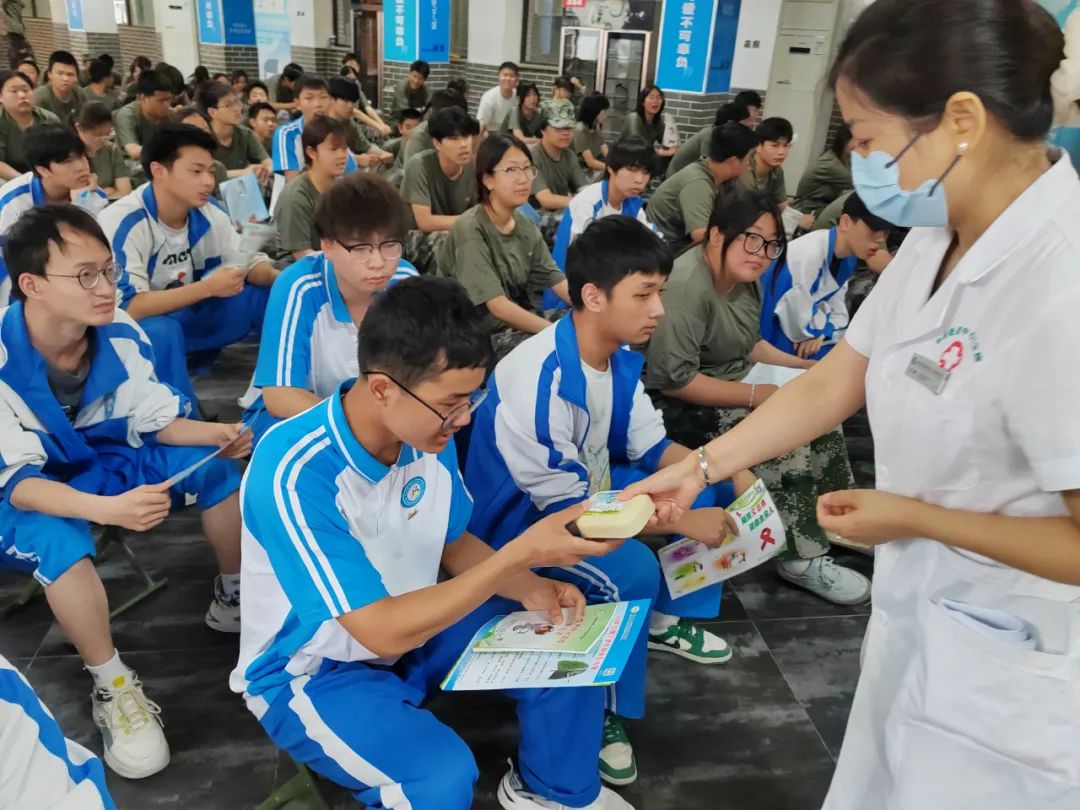 医校携手共筑健康防线 专业科普护航职业未来-陕西精工数码技术学校