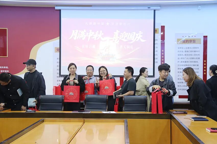 月满中秋 喜迎国庆 | 陕西省商务技术学校为全校教职工送祝福