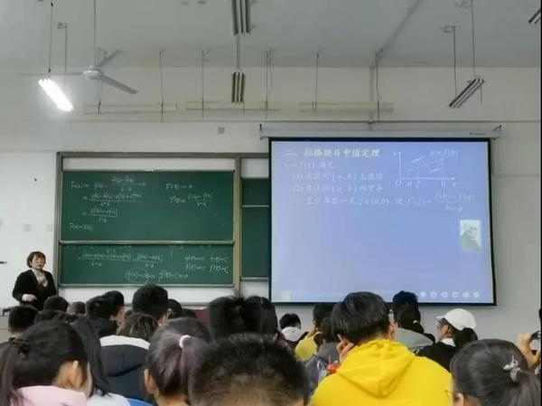 西安石油大学数学女神杨艺芳副教授，德才兼备 行业典范5.jpg