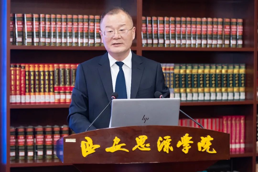 西安思源学院校党委副书记、副校长管忠民作工作汇报