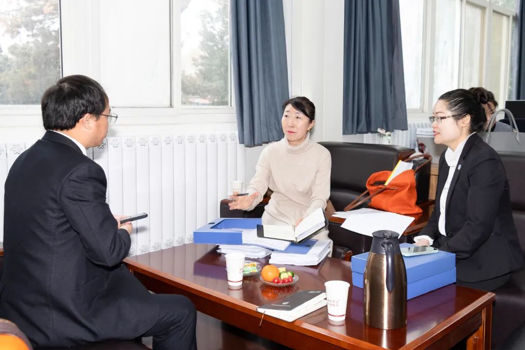 校党委副书记、副校长管忠民作工作汇报