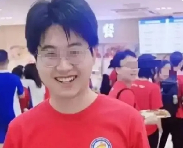 孙卓晒大学通知书，被南京工业大学录用，网友称：技术专业让人羡慕嫉妒2.png