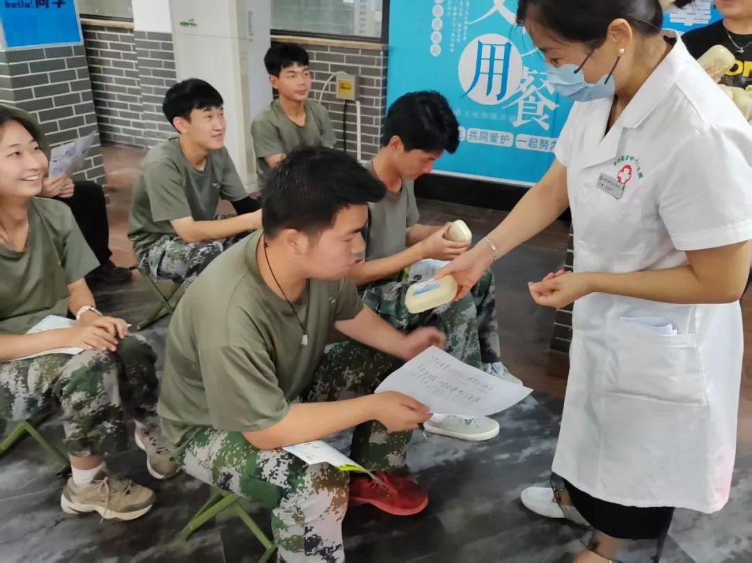 医校携手共筑健康防线 专业科普护航职业未来-陕西精工数码技术学校