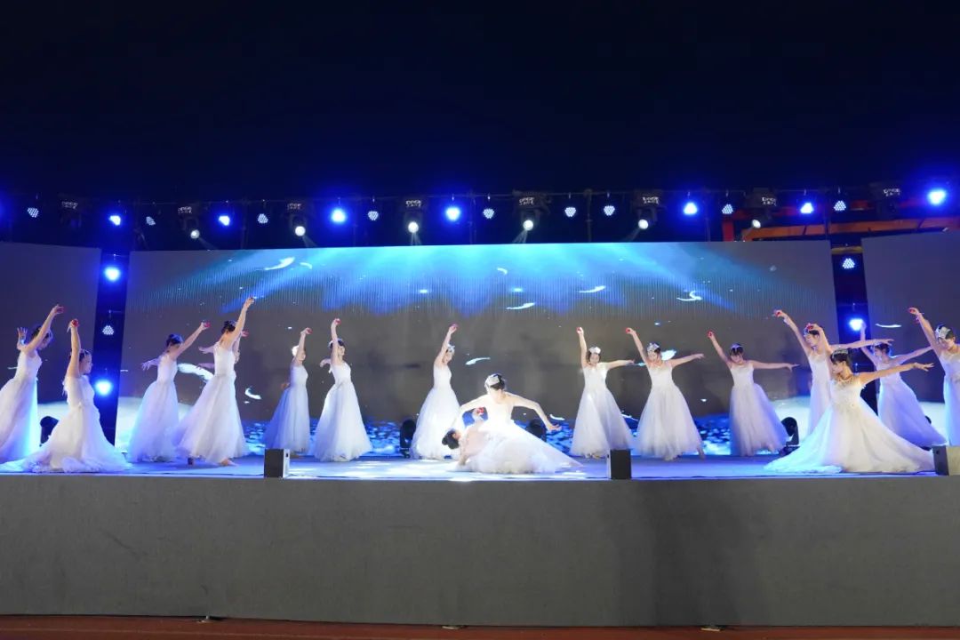 震撼！温暖！感动！青春！西安博雅艺术职业高中职教活动周展演暨2025届毕业晚会