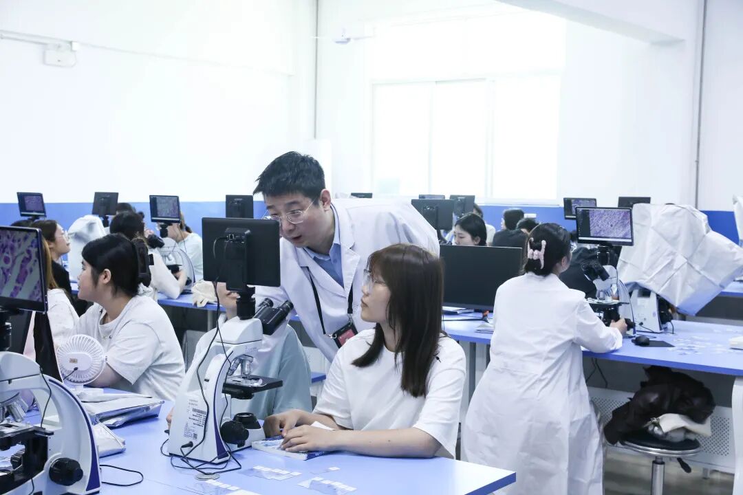 实训零距离｜探秘西安海棠职业学院农业医学技术系显微互动实训室