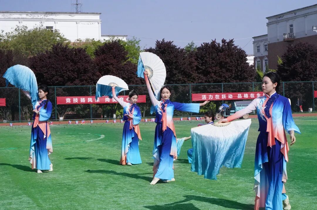 西安新高教职业高中第三届校园文化艺术节暨春季田径运动会开幕仪式！