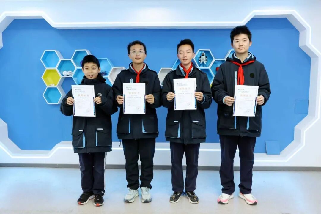 祝贺！西安市浐灞欧亚中学在2025年世界机器人大赛中斩获佳绩