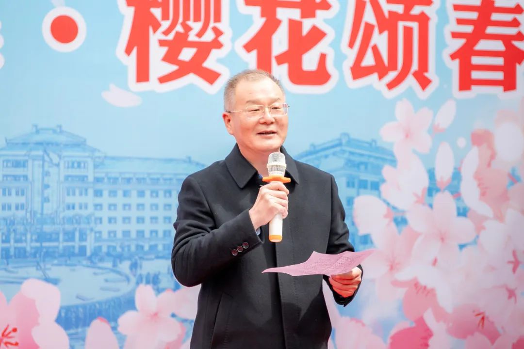 西安思源学院举办第十五届“白鹿雅集·樱花颂春”文化盛会