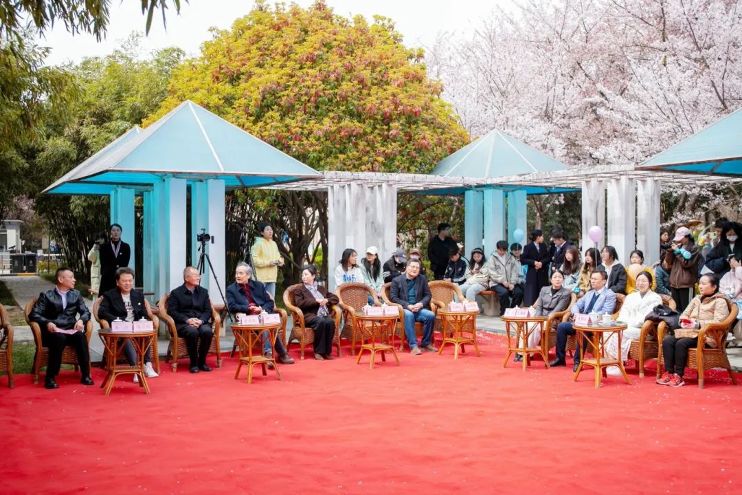 西安思源学院举办第十五届“白鹿雅集·樱花颂春”文化盛会