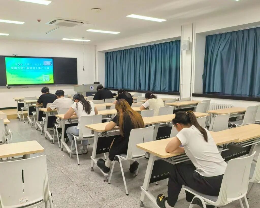 西安明德理工学院学子在竞赛与实践中展现青春风采！
