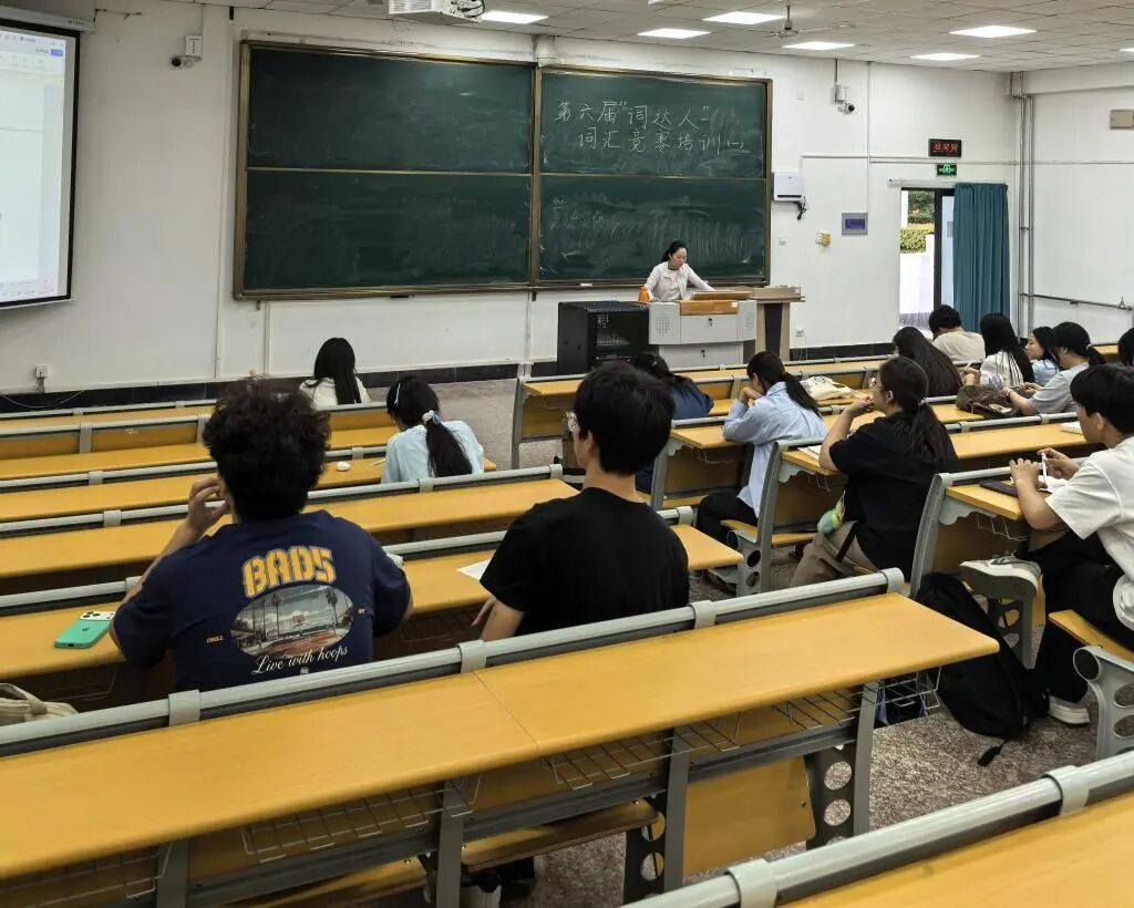 西安明德理工学院学子在竞赛与实践中展现青春风采！