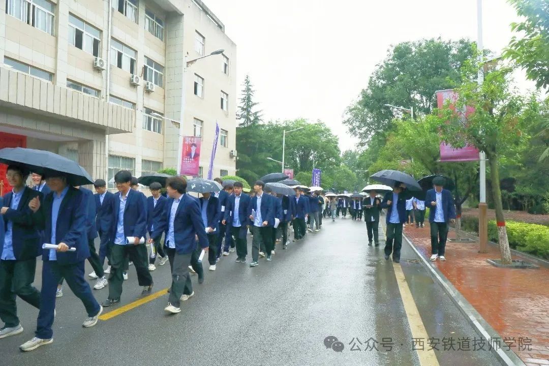 千份简历见证产教融合！西安铁道技师学院举办2025陕西校企合作协同发展双选会