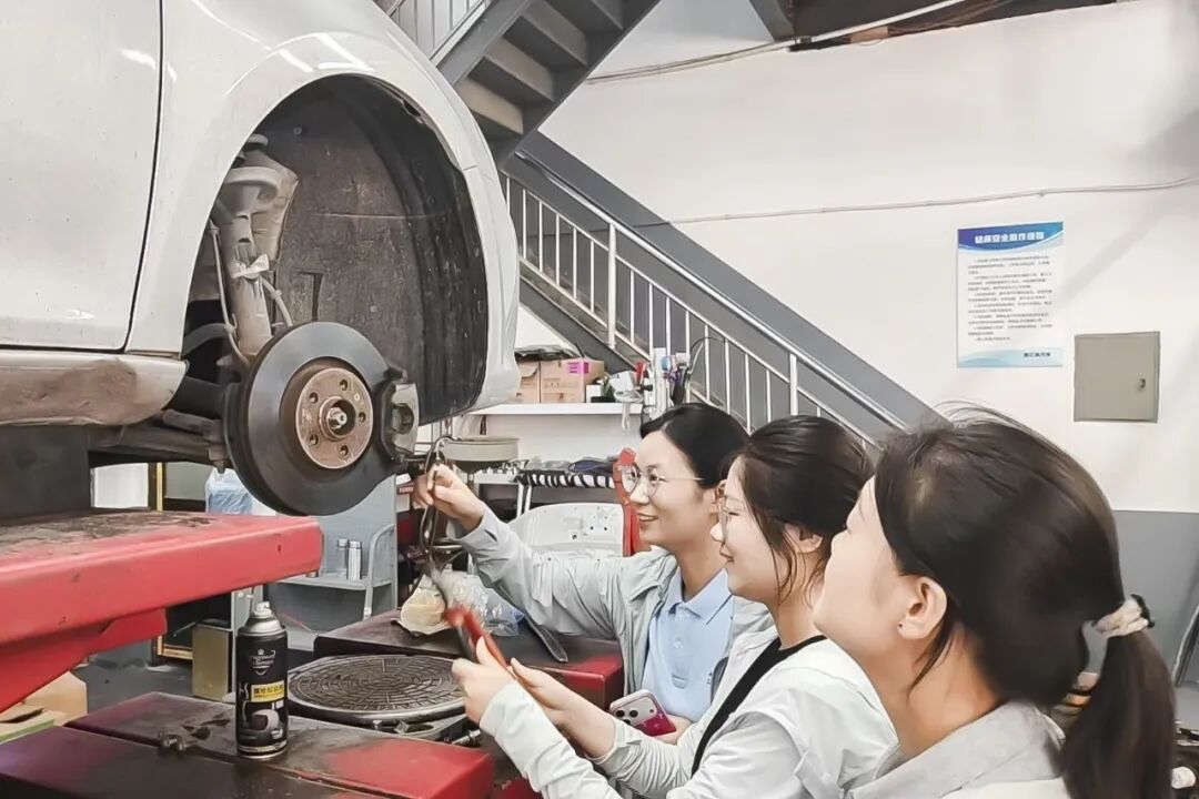 西安汽车职业大学教师躬身实践践行师者责任担当
