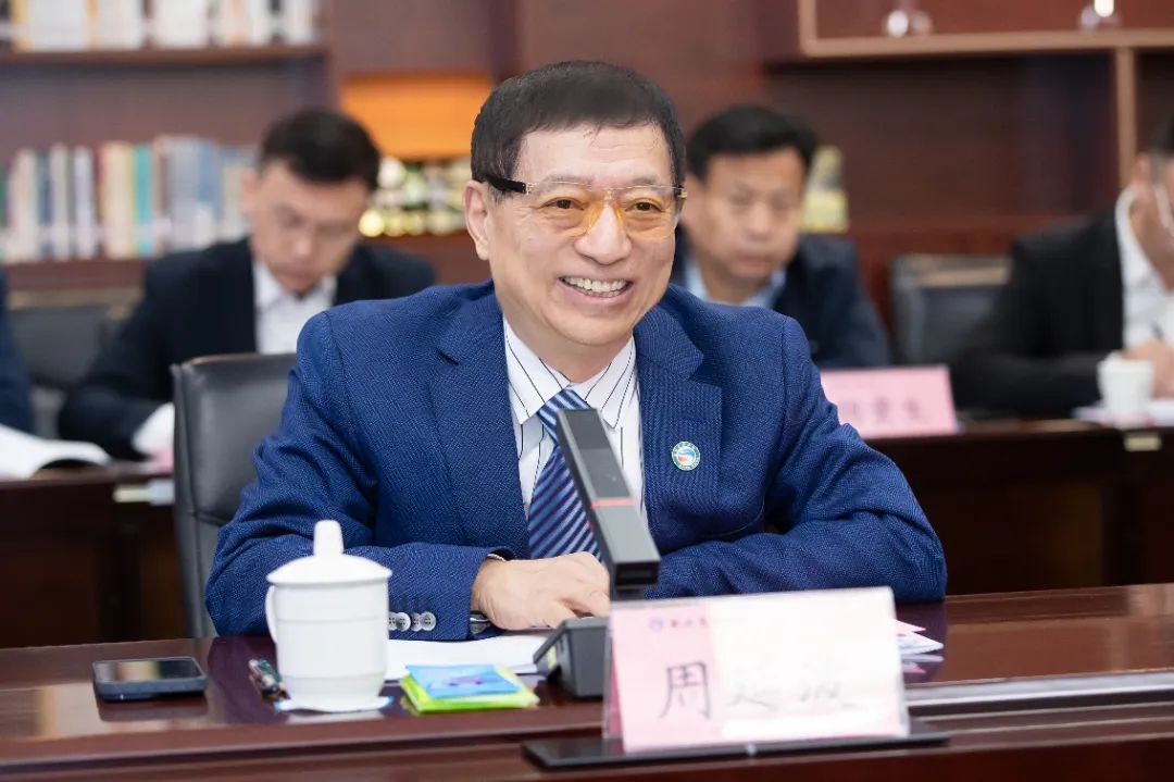 西安思源学院校长周延波代表学校致欢迎词