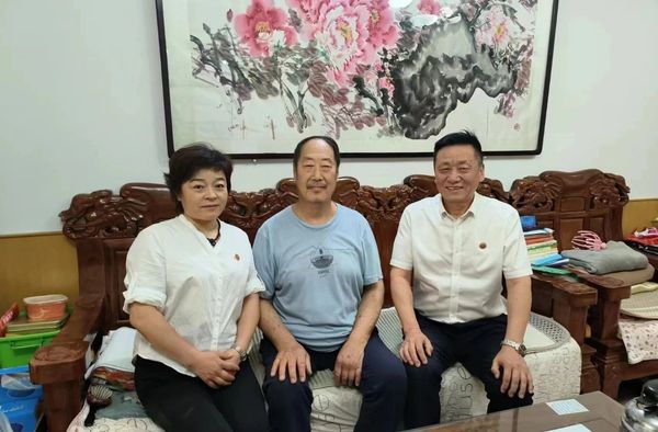 陕西旅游烹饪职业学院党委、工会开展离退休教职工端午节慰问活动5.jpg