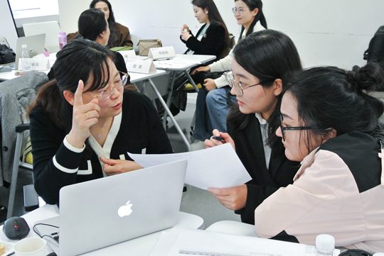 2025第二届全国应用型大学通识写作论坛在西安欧亚学院举办，探讨AI时代下写作教与学的新平衡