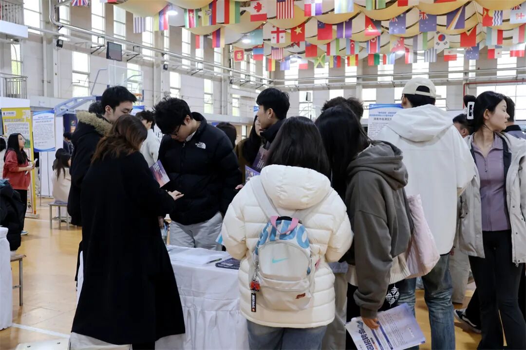 西安翻译学院“春风送岗 启航未来”2026届毕业生综合类招聘会现场